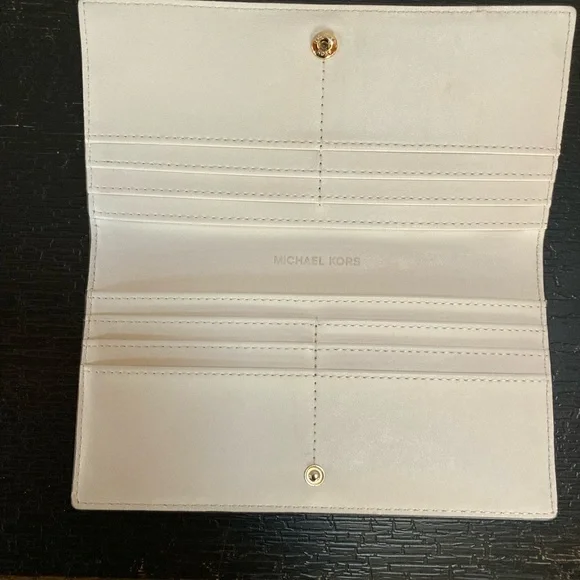 Michael Kors Reed Large Snap Bifold Wallet - Picture 6 of 12